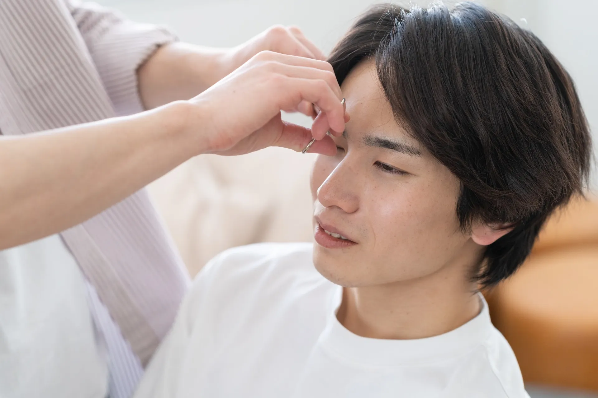 お見合い前に眉毛を整える東京都大田区蒲田で印象アップの秘訣